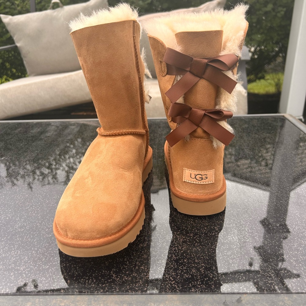 UGG Women’s Bailey Bow II Water Resistant Never Been Worn